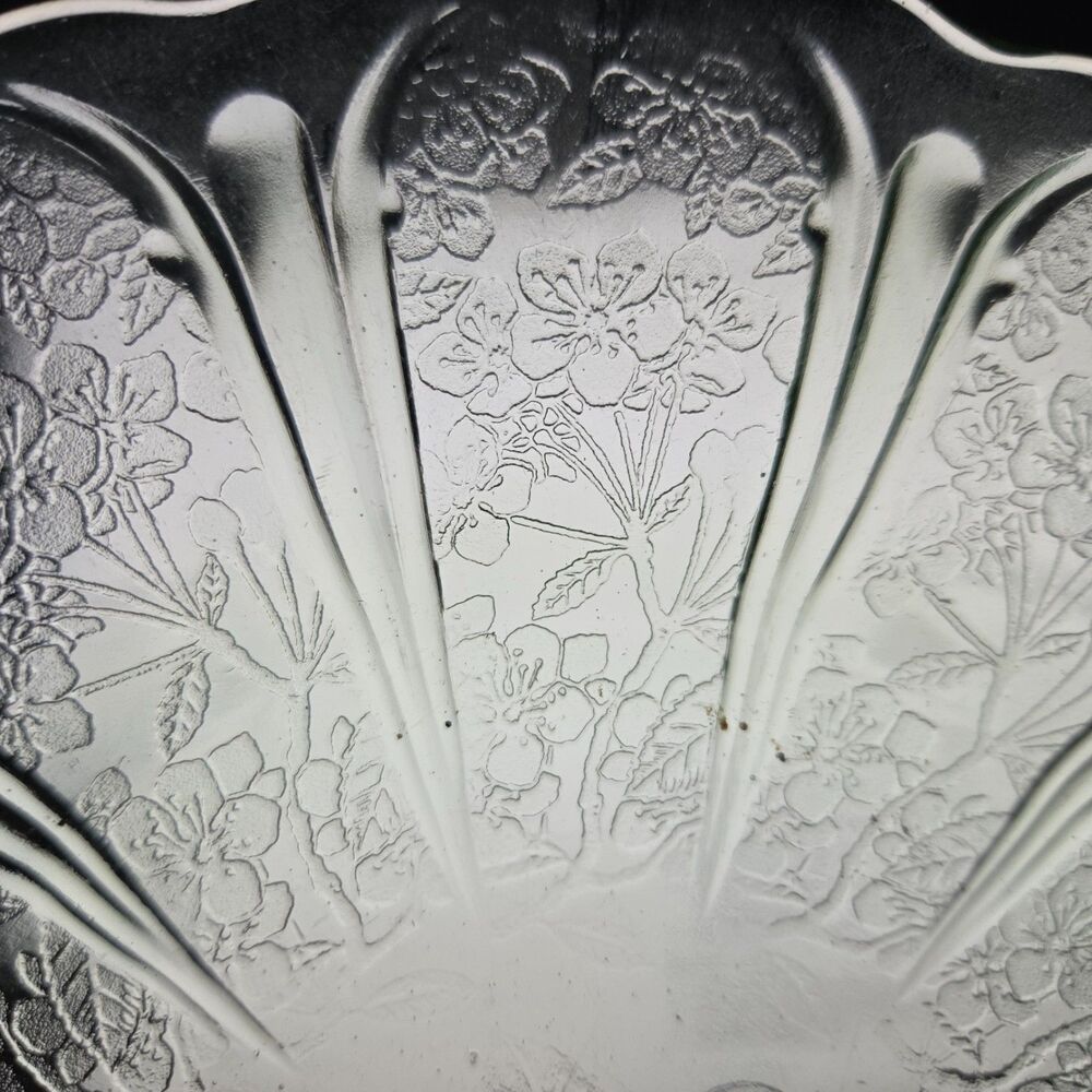 Vintage Jeannette Cherry Blossom Green Uranium Depression Glass 9" Plates Set 2 - Picture 2 of 9